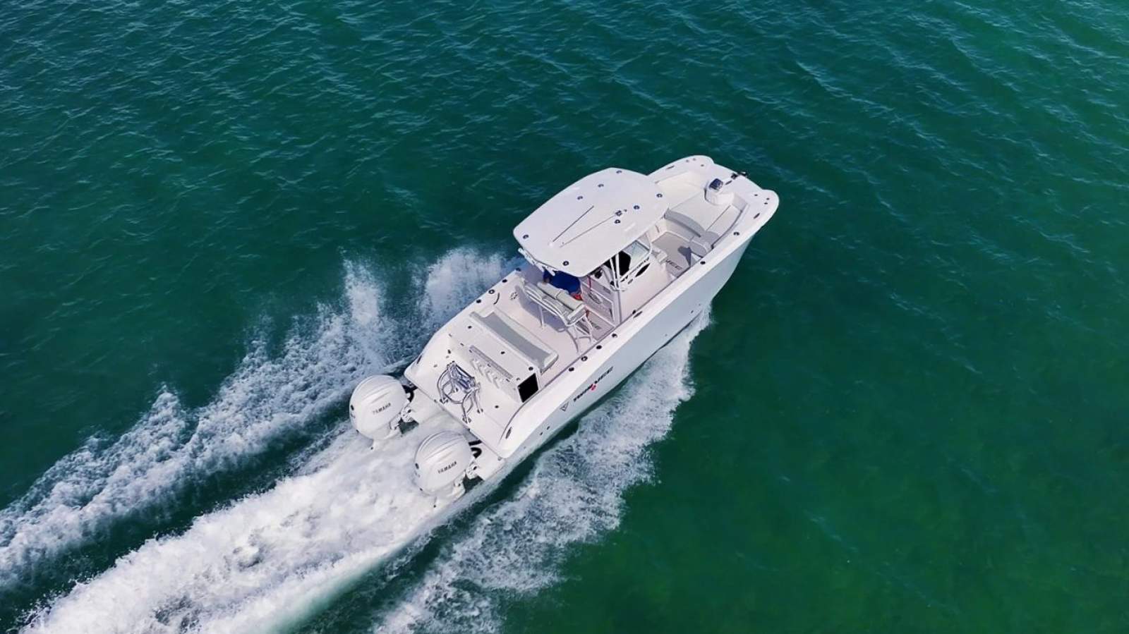 2026 TWIN VEE GFX2 240 CENTRE CONSOLE