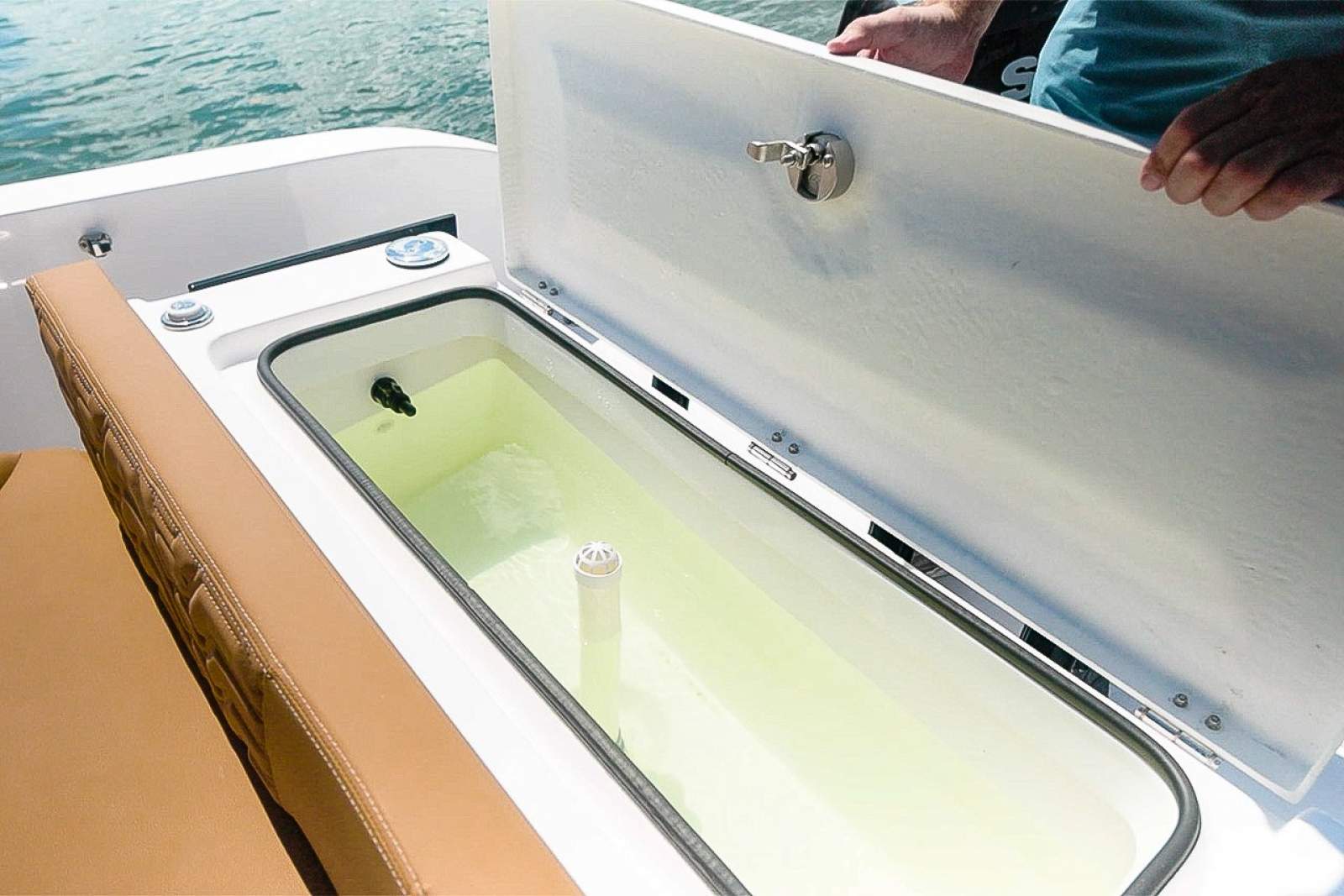 2026 TWIN VEE GFX2 240 CENTRE CONSOLE