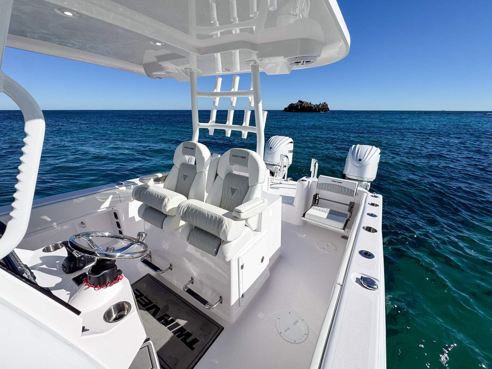 2026 TWIN VEE GFX2 280 CENTRE CONSOLE