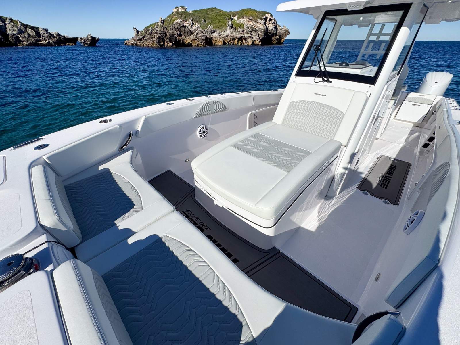 2026 TWIN VEE GFX2 280 CENTRE CONSOLE