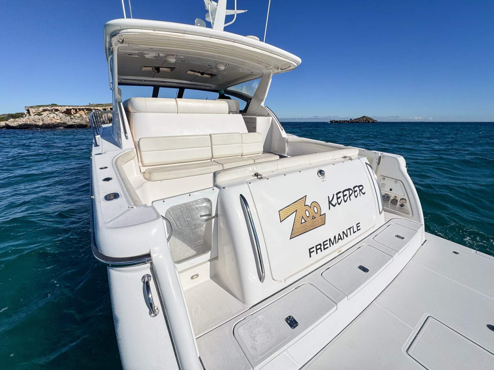 2001 TIARA 5200 EXPRESS CRUISER
