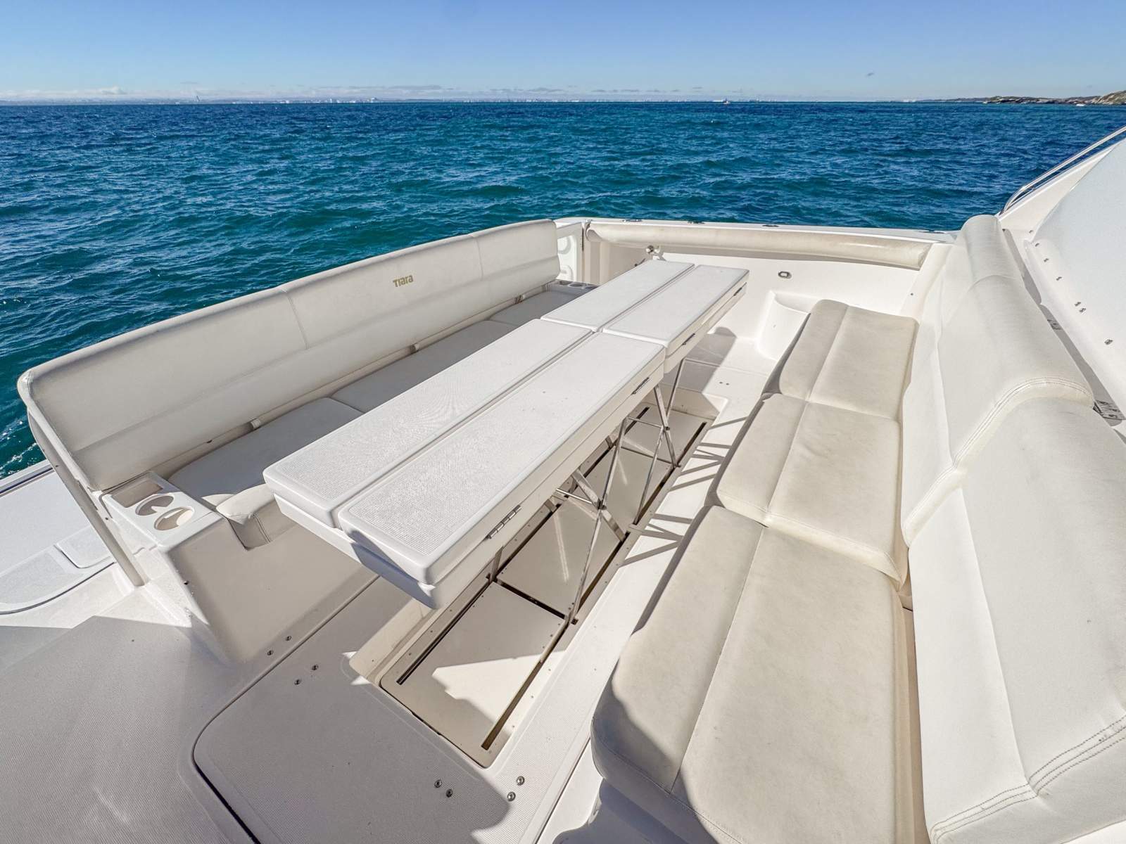2001 TIARA 5200 EXPRESS CRUISER