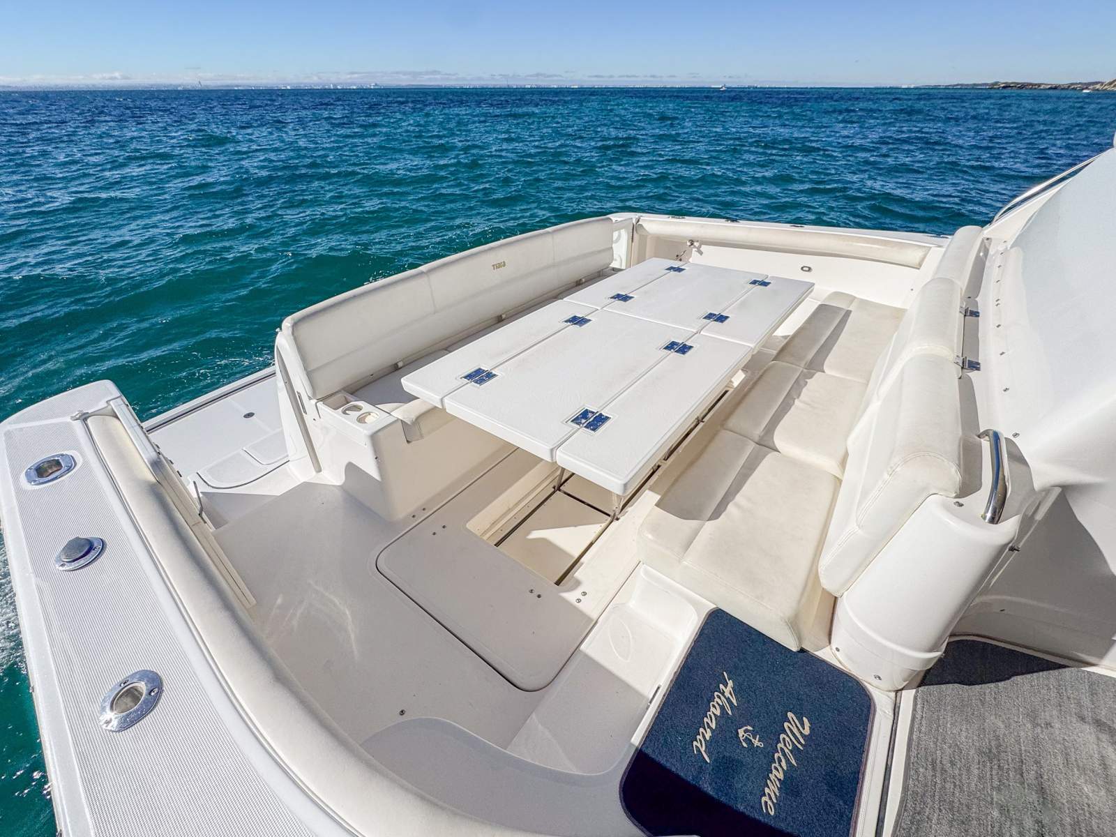 2001 TIARA 5200 EXPRESS CRUISER