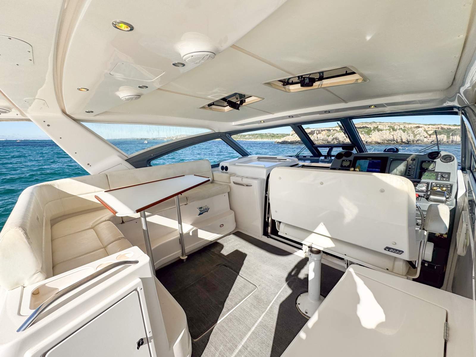 2001 TIARA 5200 EXPRESS CRUISER