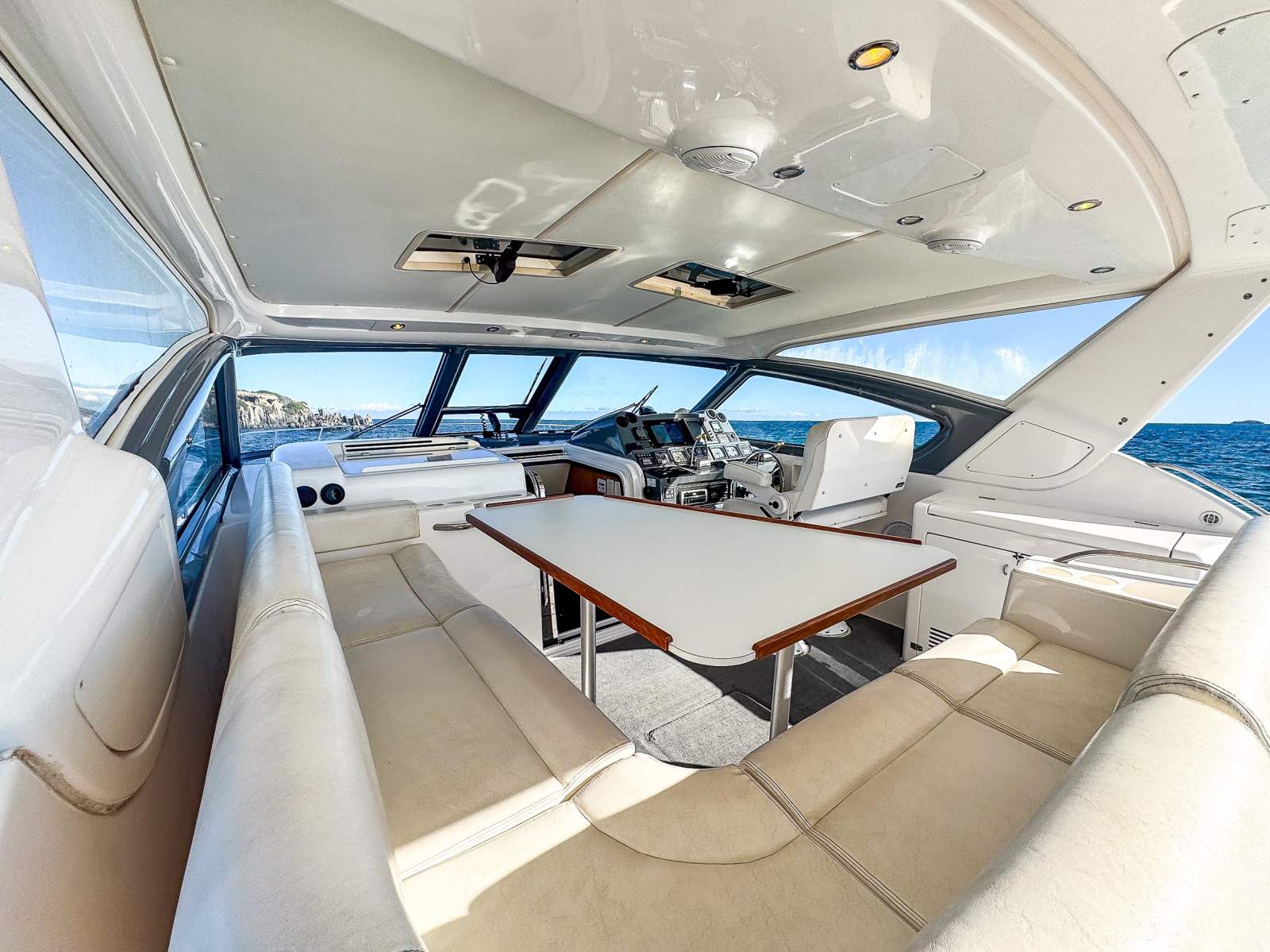2001 TIARA 5200 EXPRESS CRUISER