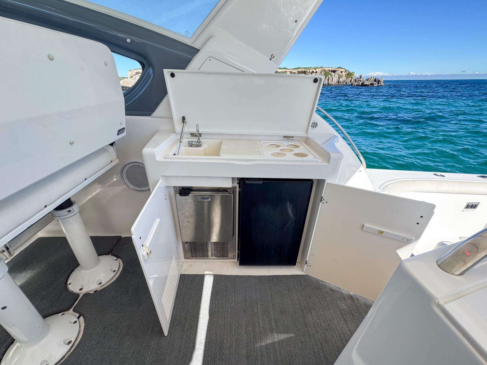 2001 TIARA 5200 EXPRESS CRUISER