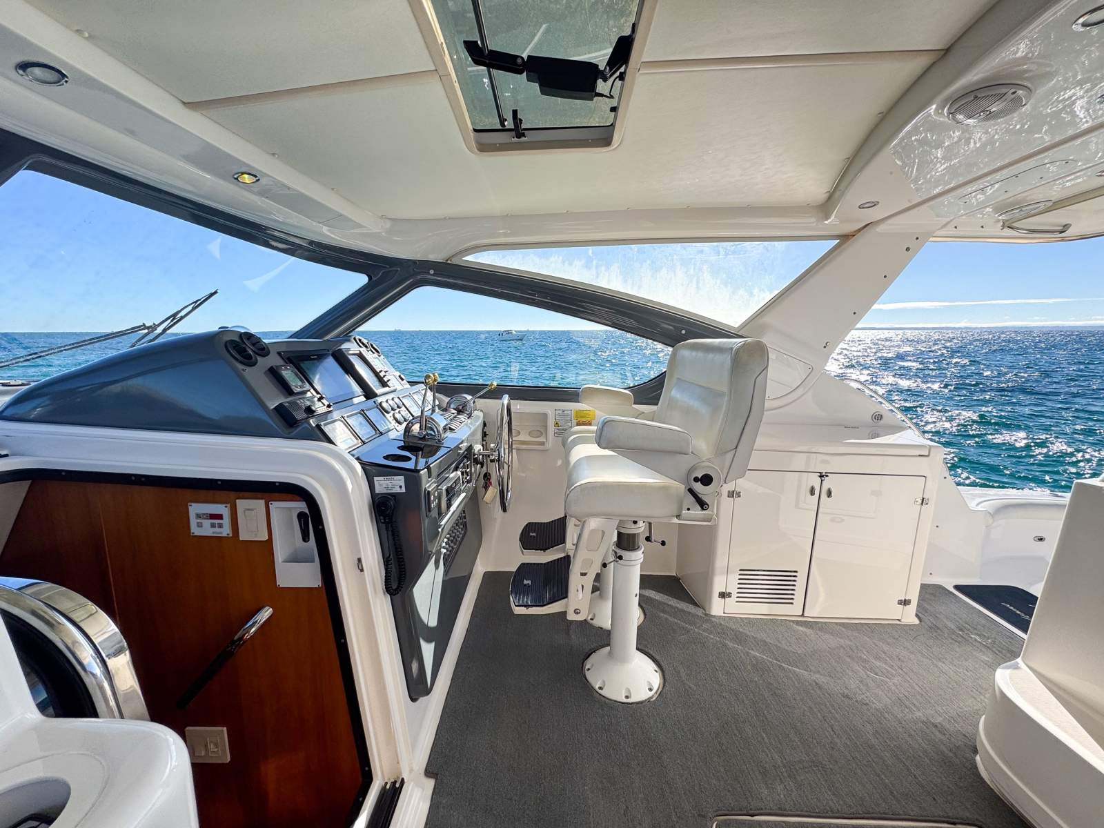 2001 TIARA 5200 EXPRESS CRUISER