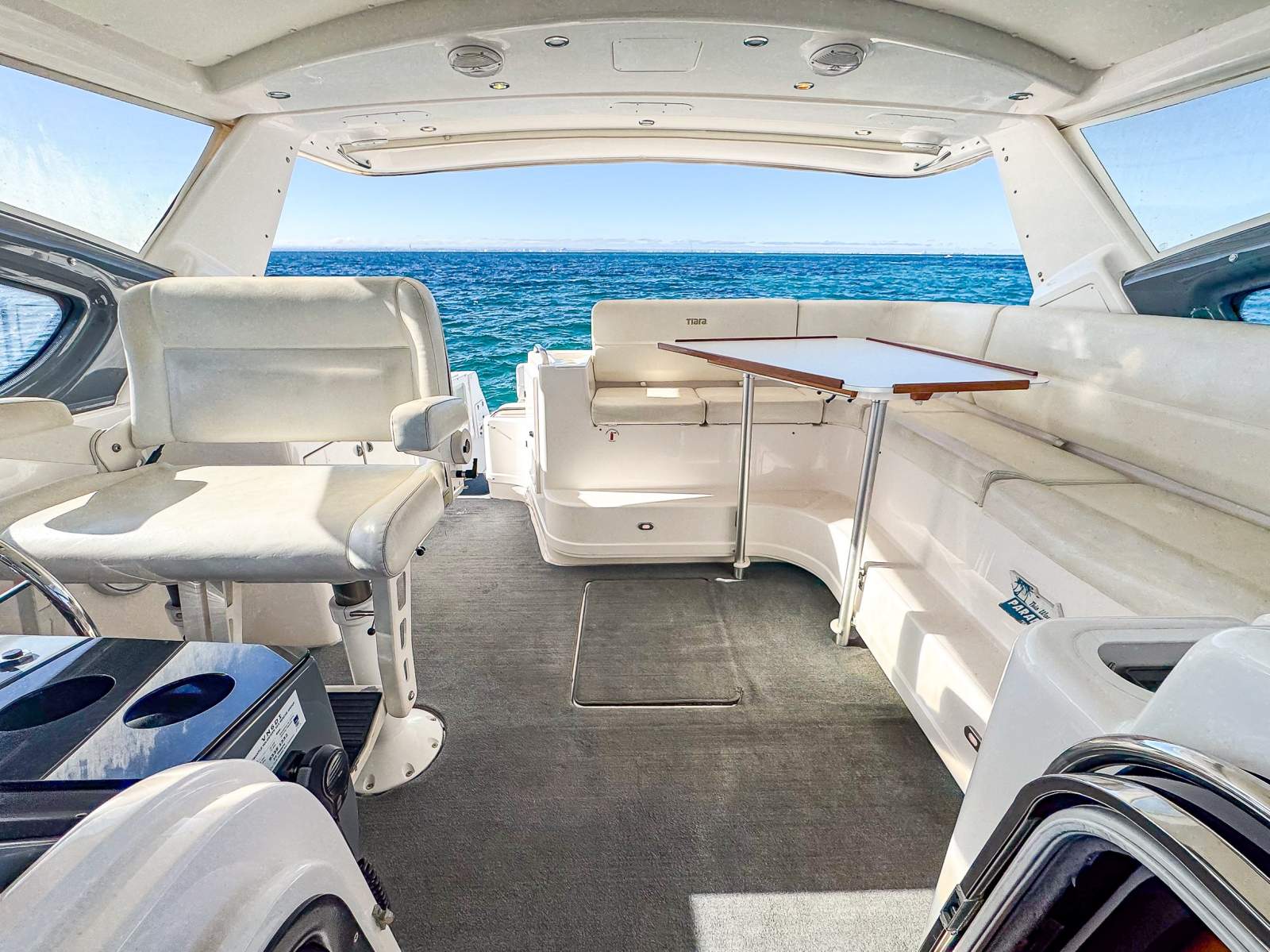 2001 TIARA 5200 EXPRESS CRUISER