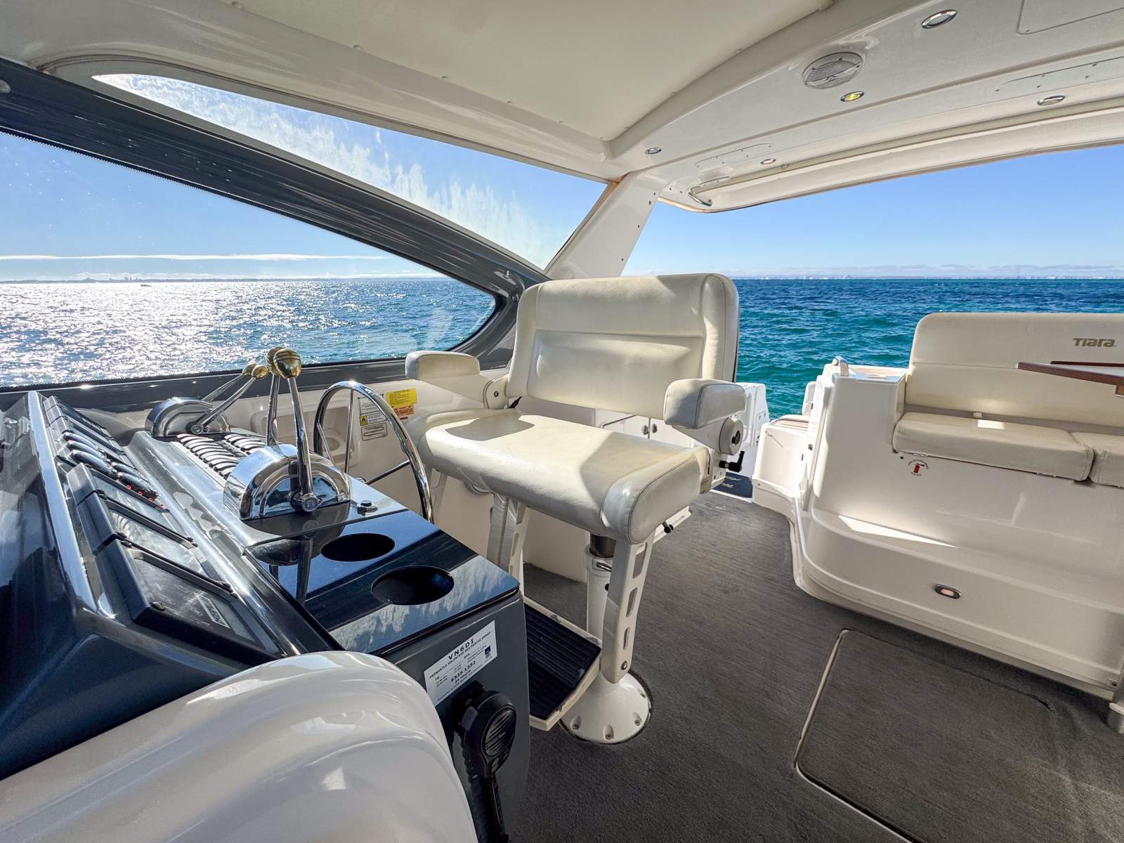 2001 TIARA 5200 EXPRESS CRUISER