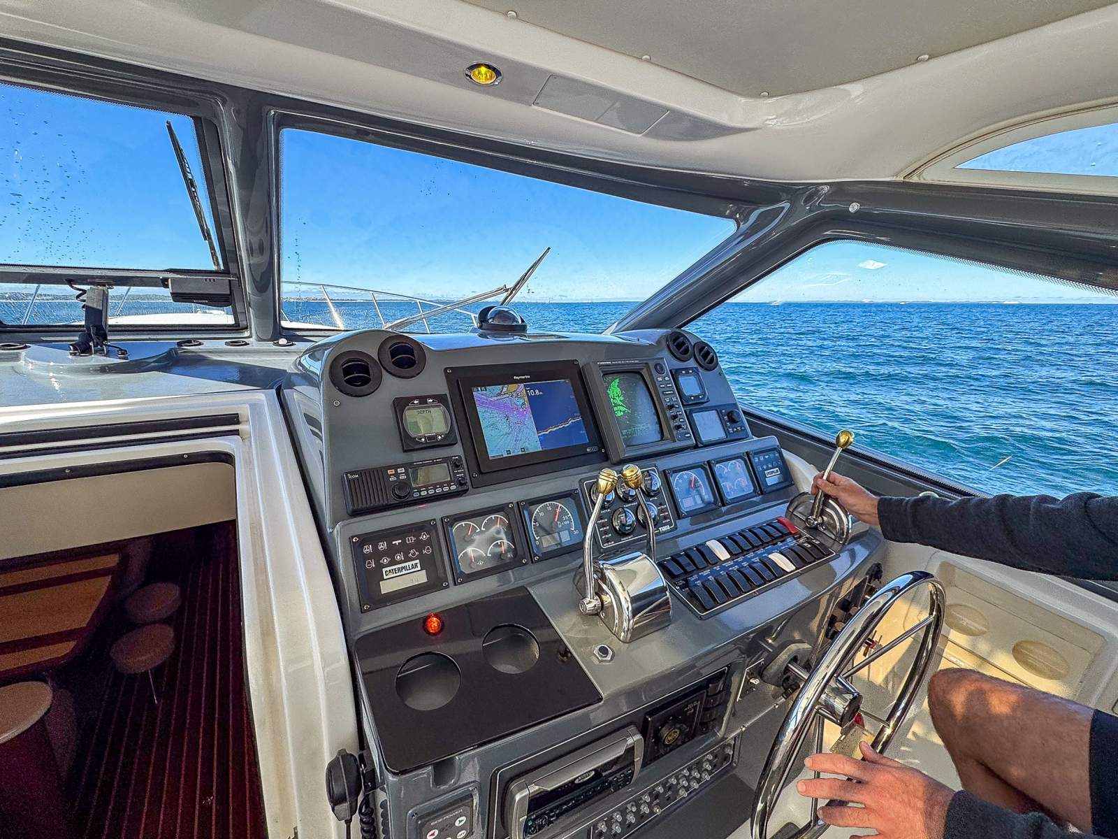 2001 TIARA 5200 EXPRESS CRUISER