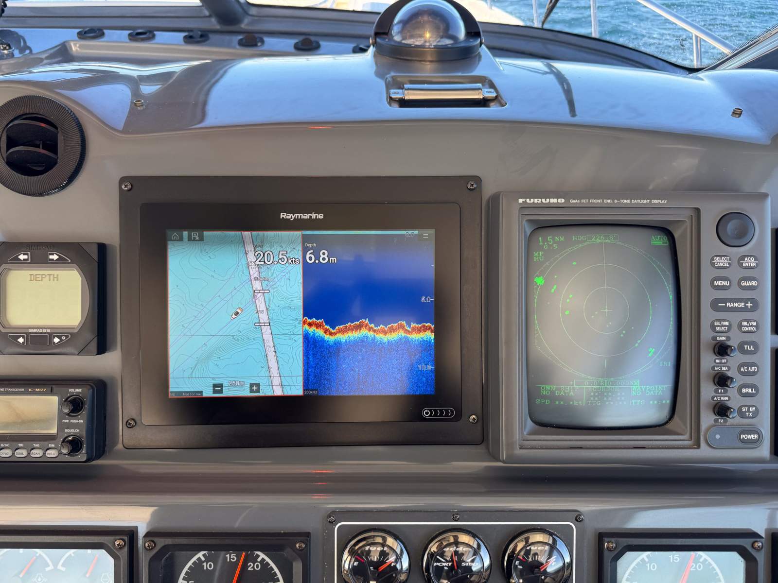 2001 TIARA 5200 EXPRESS CRUISER