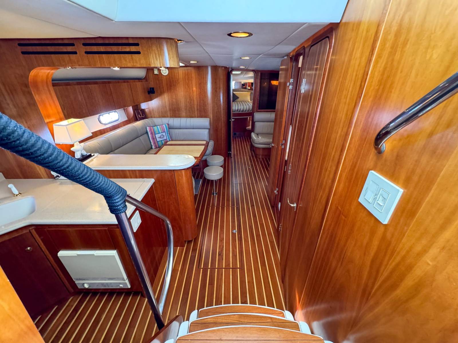 2001 TIARA 5200 EXPRESS CRUISER