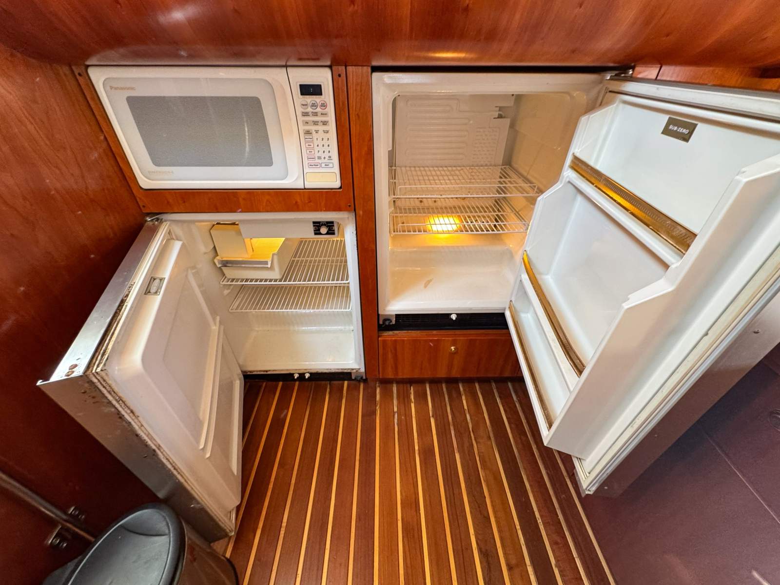 2001 TIARA 5200 EXPRESS CRUISER