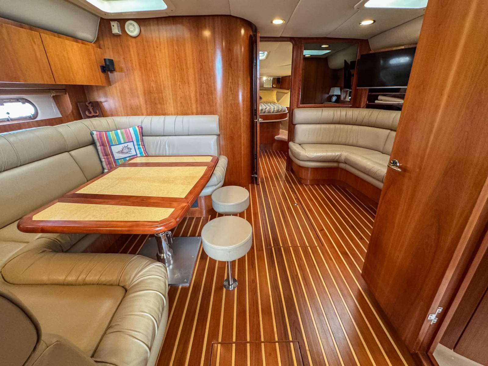 2001 TIARA 5200 EXPRESS CRUISER