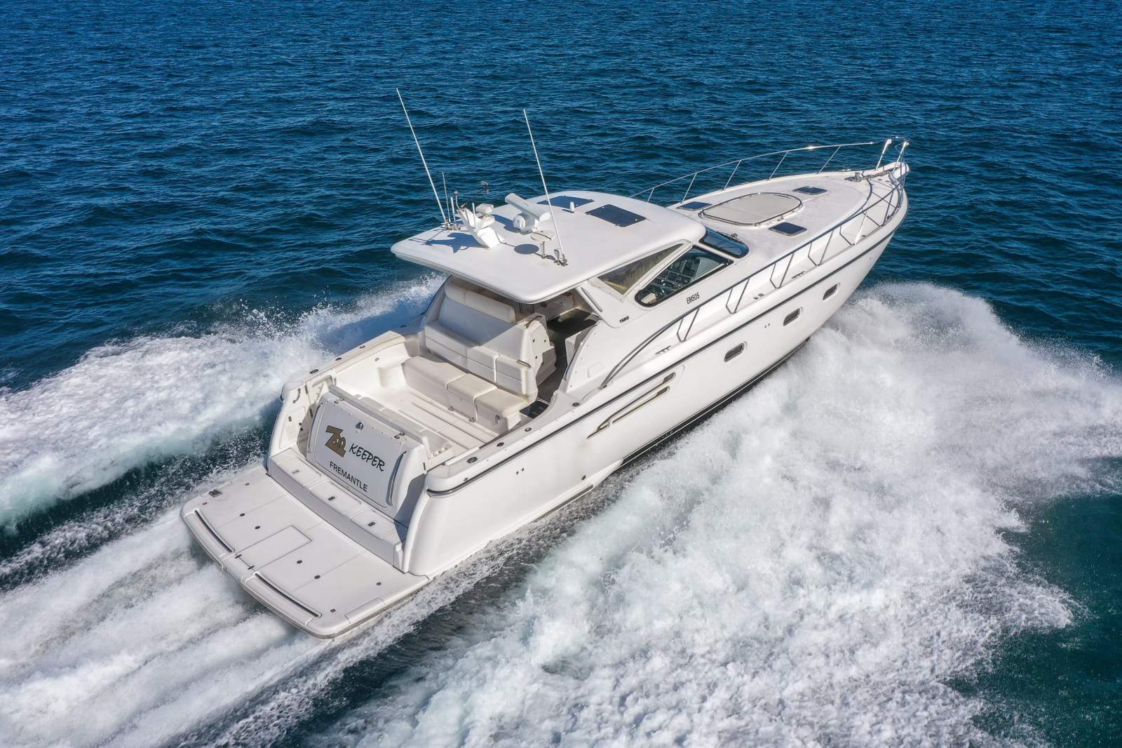 2001 TIARA 5200 EXPRESS CRUISER