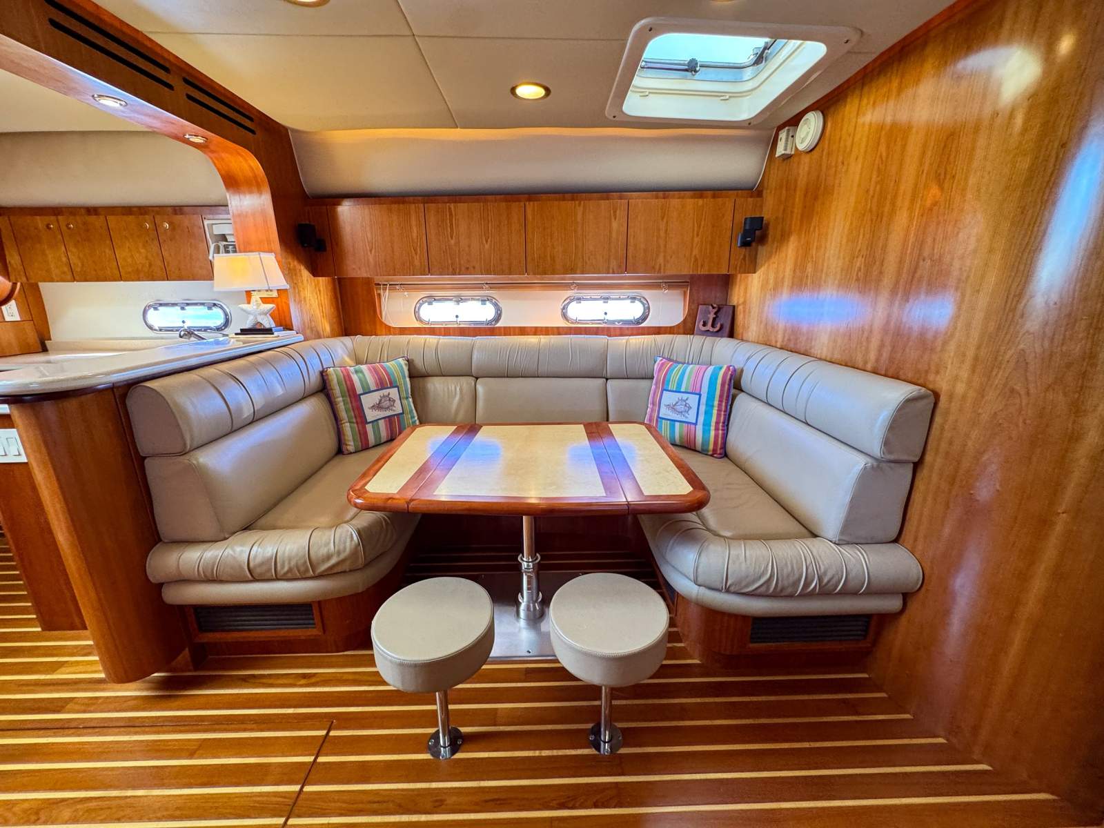 2001 TIARA 5200 EXPRESS CRUISER