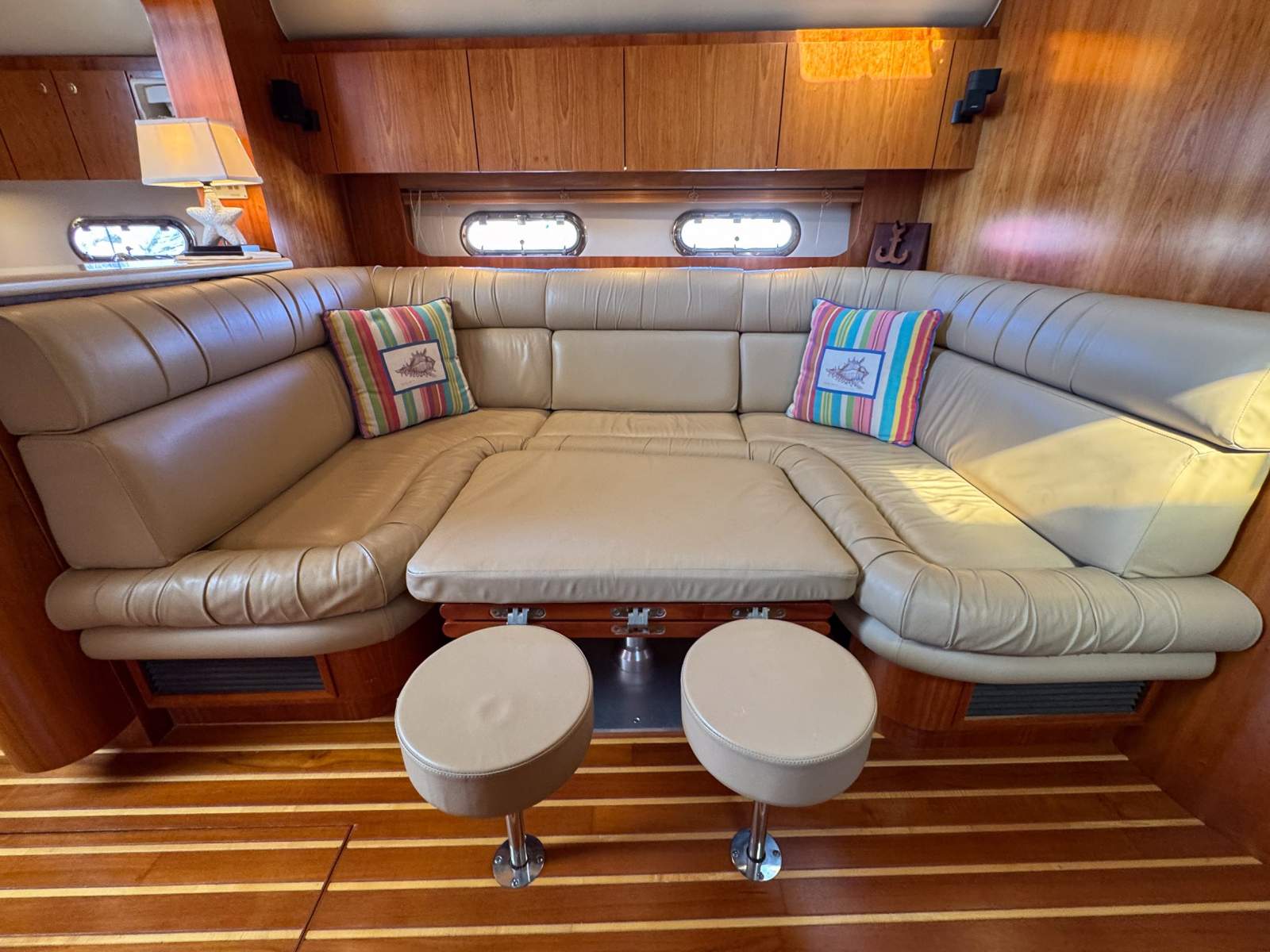 2001 TIARA 5200 EXPRESS CRUISER