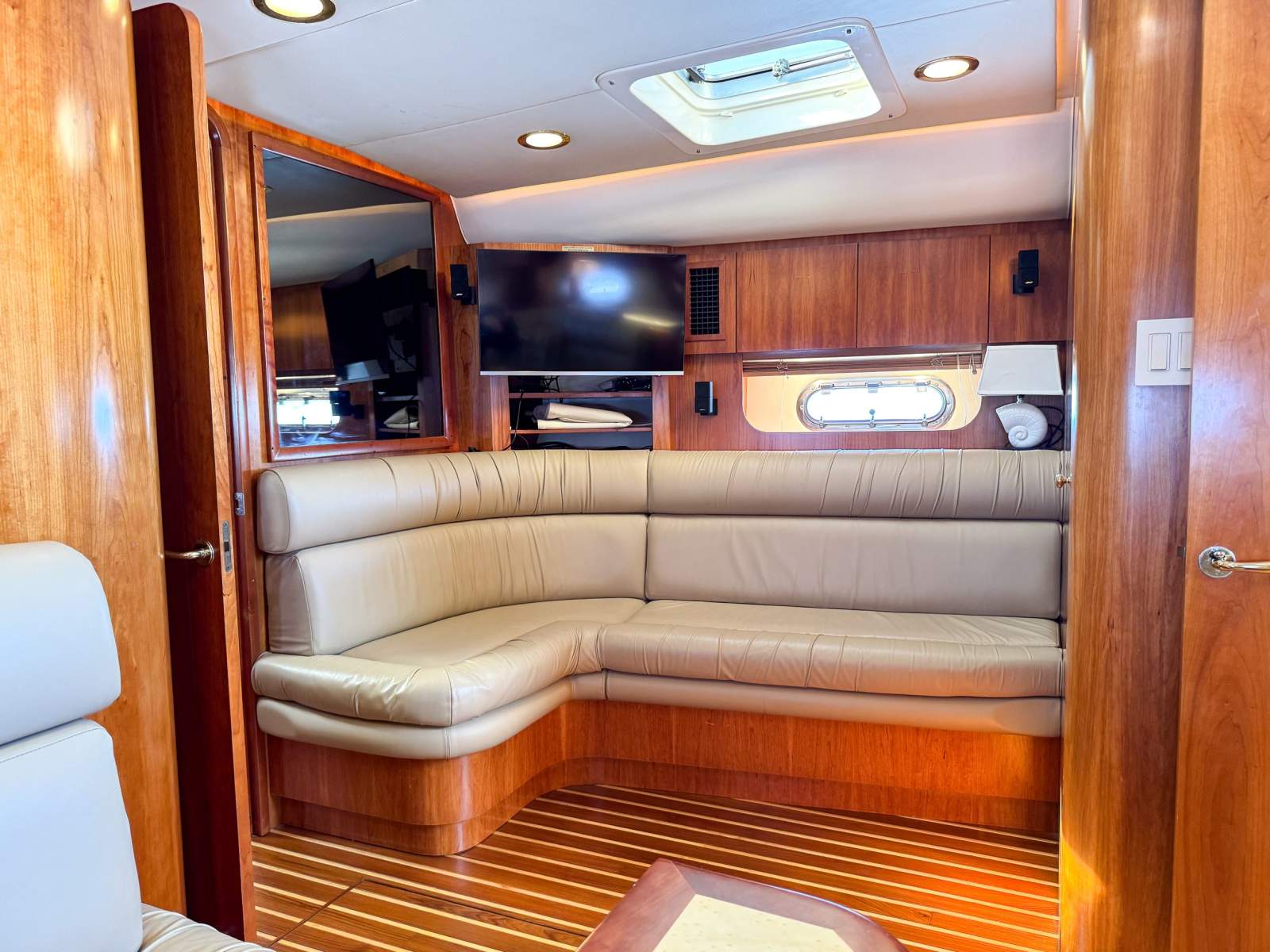 2001 TIARA 5200 EXPRESS CRUISER