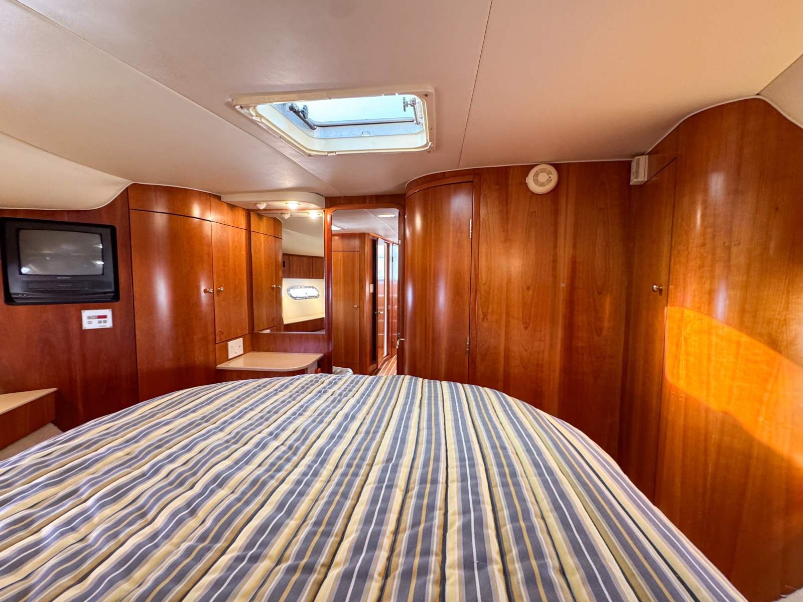 2001 TIARA 5200 EXPRESS CRUISER
