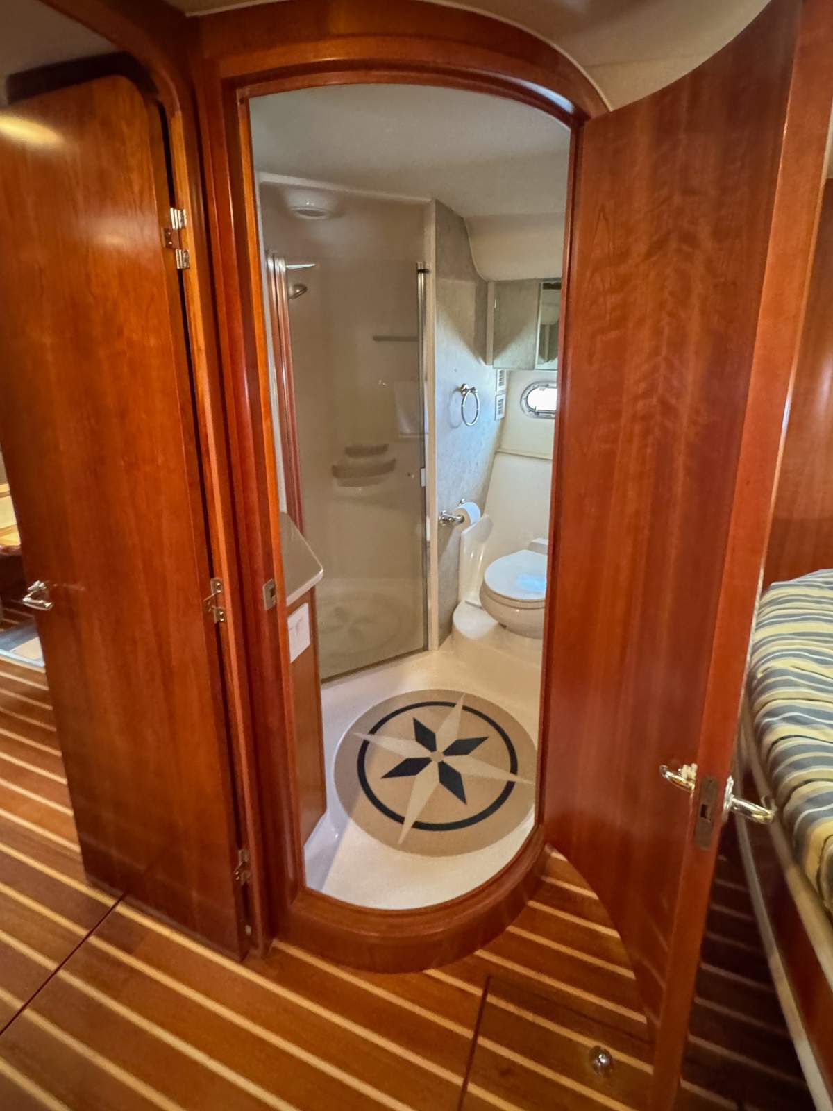2001 TIARA 5200 EXPRESS CRUISER