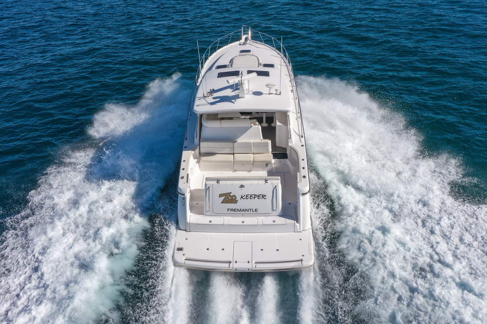2001 TIARA 5200 EXPRESS CRUISER