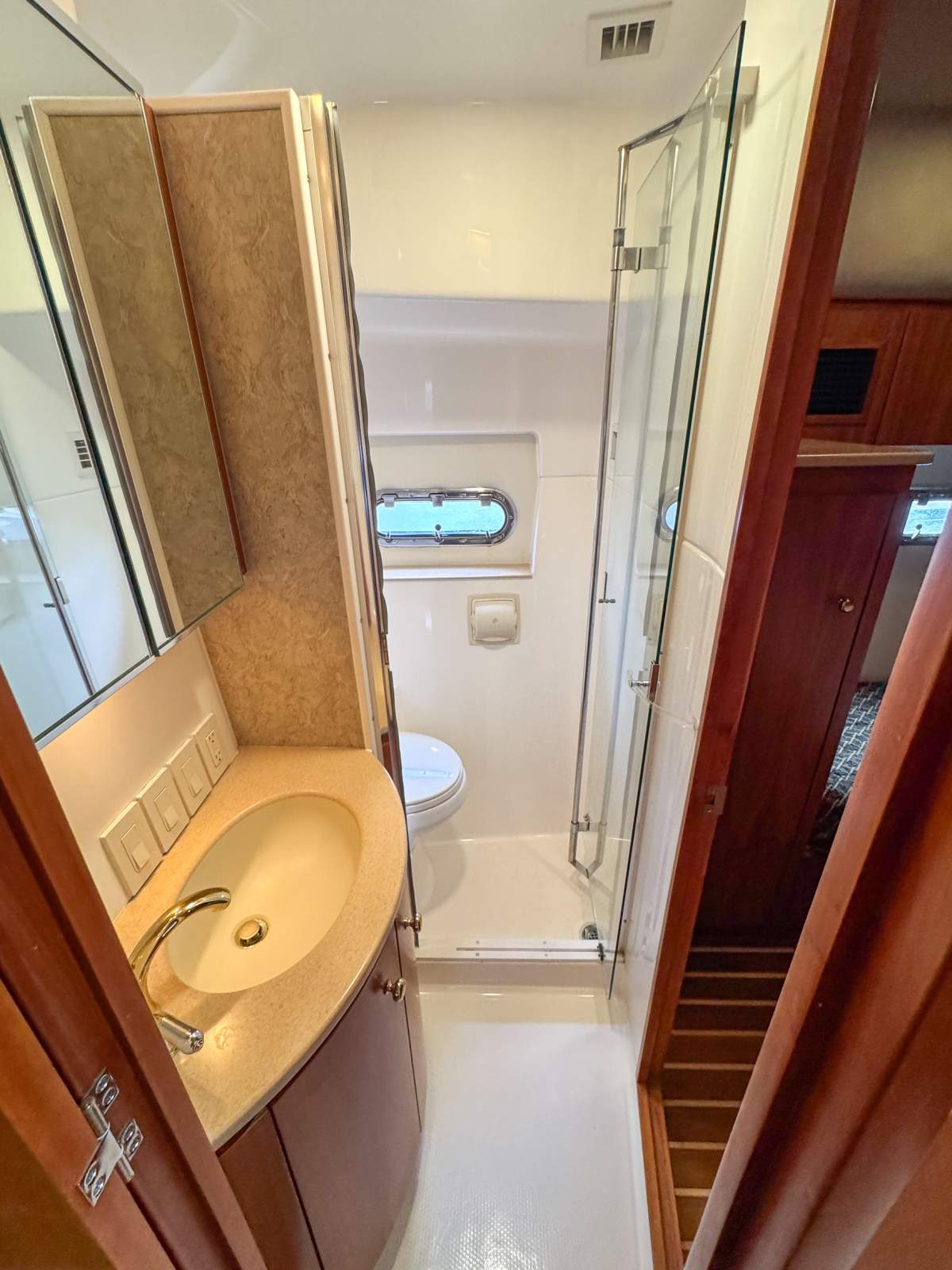 2001 TIARA 5200 EXPRESS CRUISER