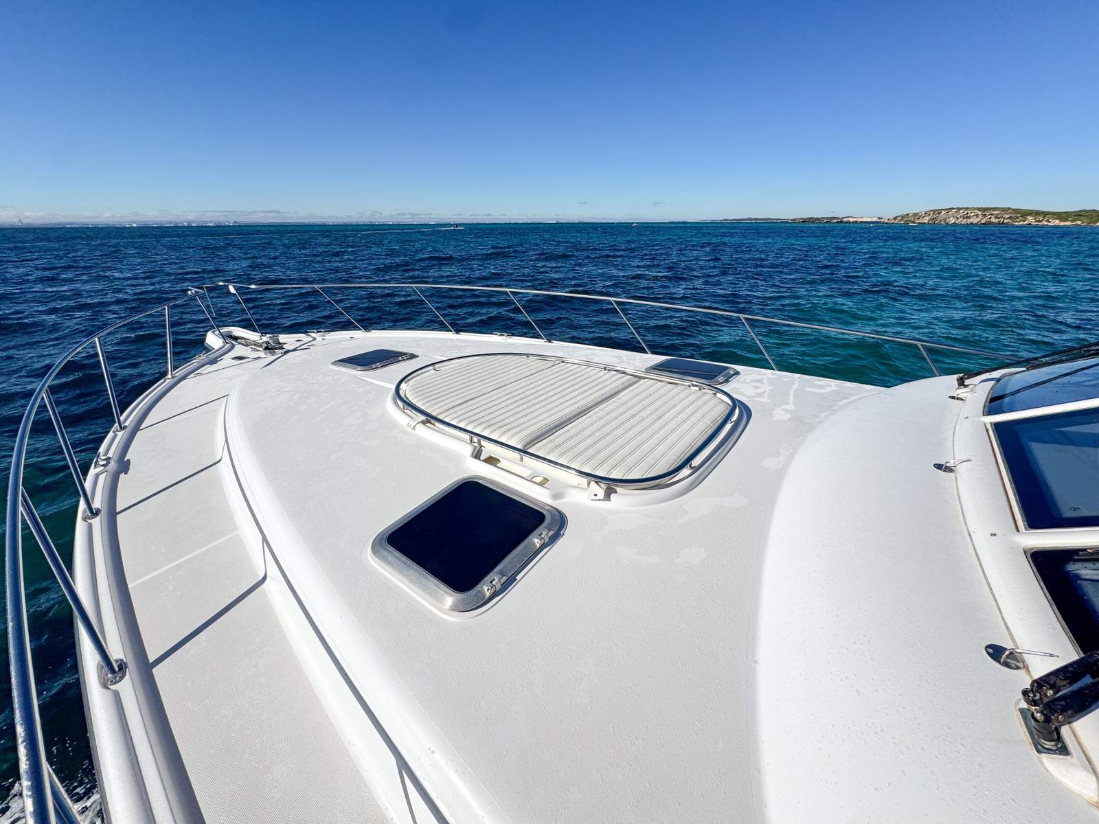 2001 TIARA 5200 EXPRESS CRUISER