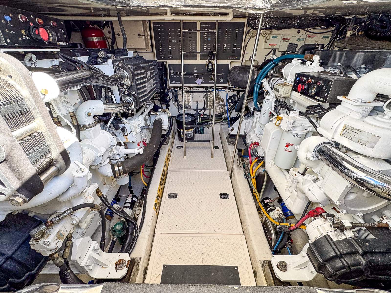 2001 TIARA 5200 EXPRESS CRUISER