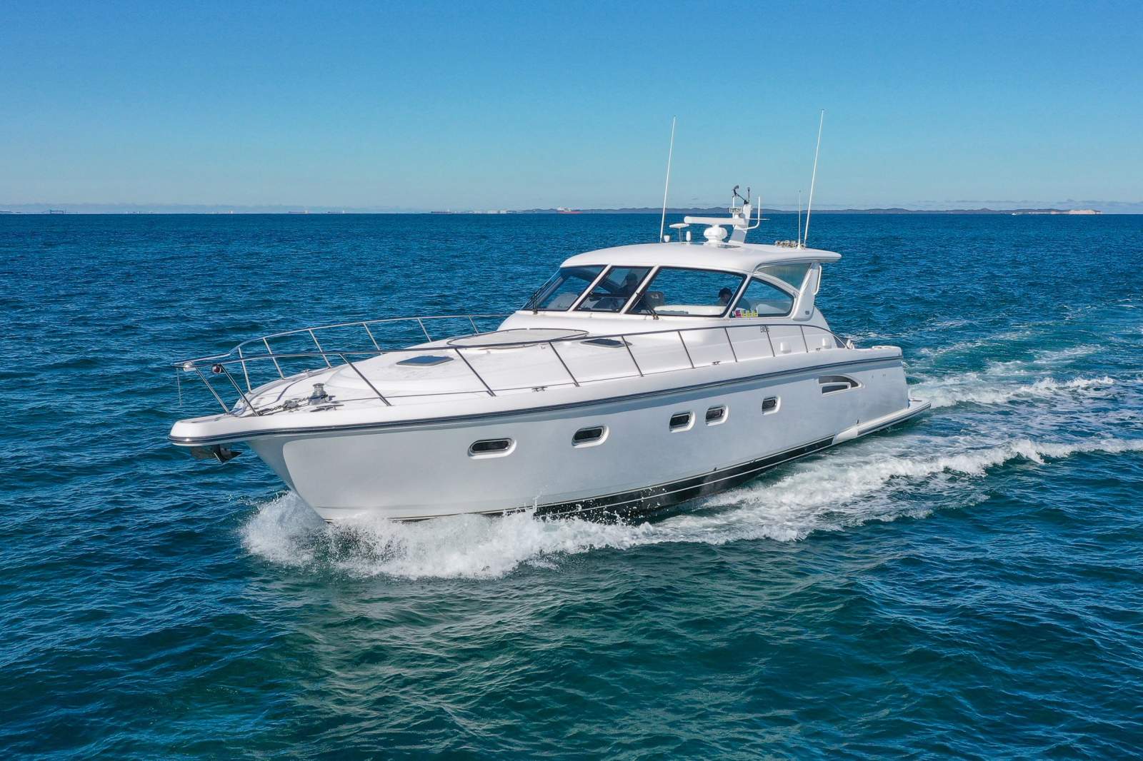 2001 TIARA 5200 EXPRESS CRUISER