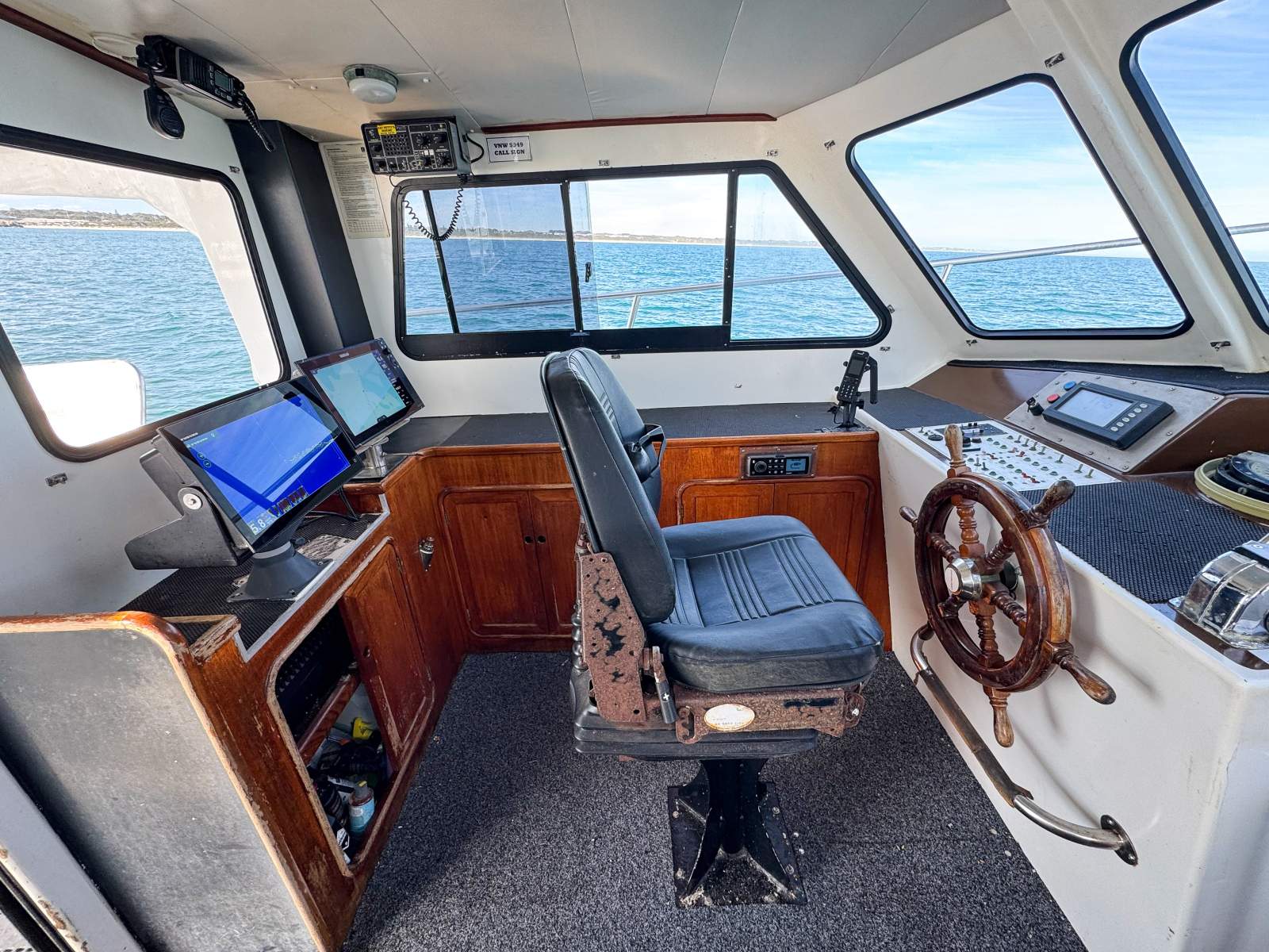 1989 CONQUEST 48 CRUISER