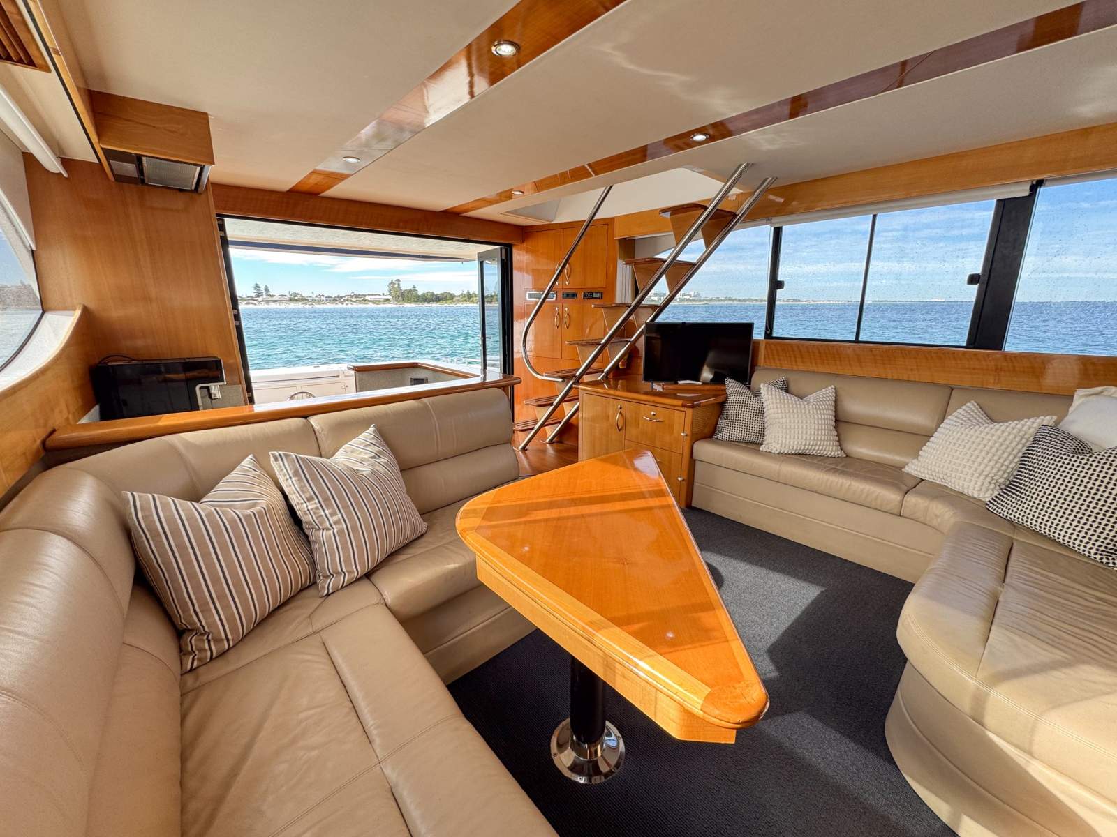 2007 MARITIMO M48 MOTOR YACHT