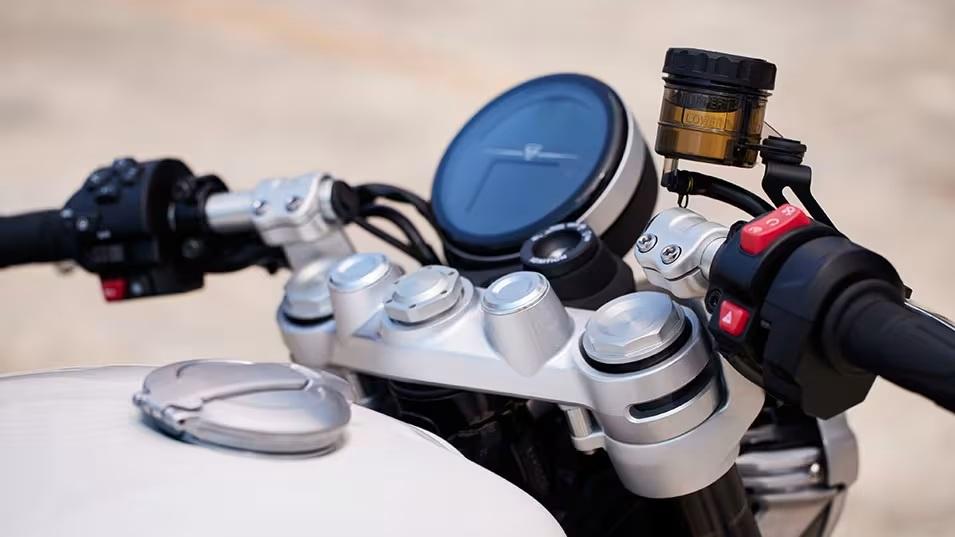 2025 TRIUMPH BONNEVILLE SPEED TWIN 1200 RS ROAD