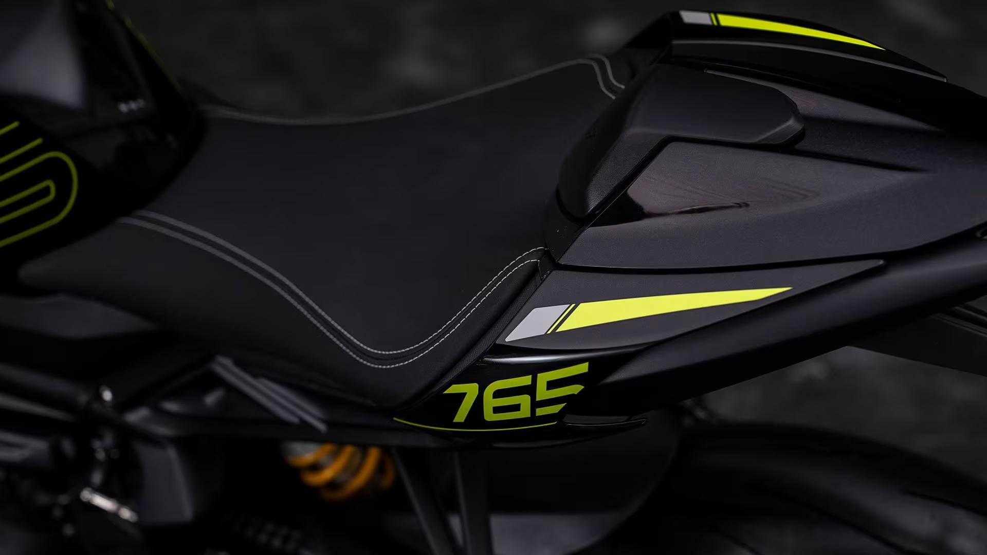 2025 TRIUMPH STREET TRIPLE RS ROAD