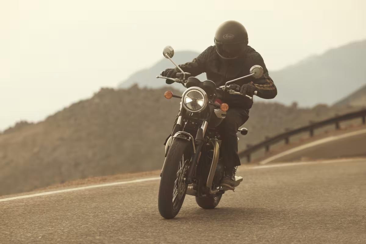 2025 TRIUMPH BONNEVILLE T100 ROAD