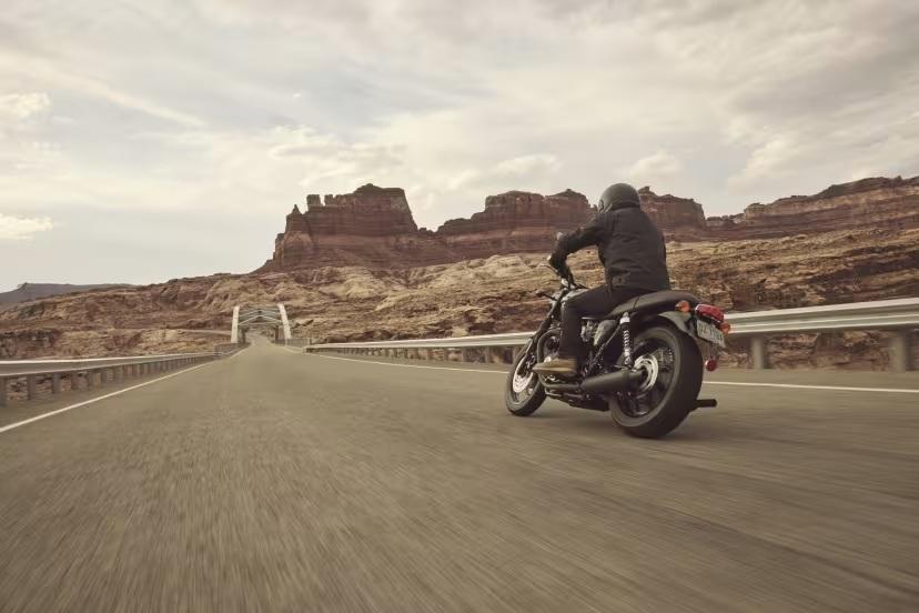 2025 TRIUMPH BONNEVILLE T120 BLACK ROAD