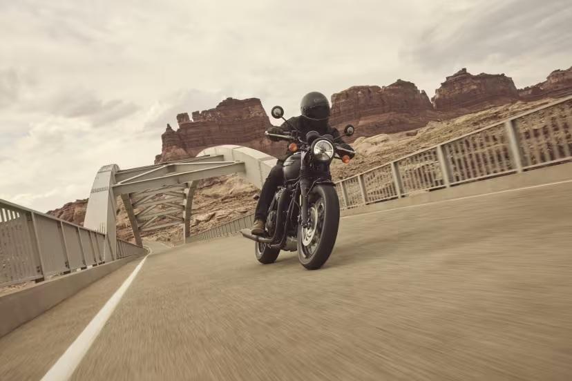 2025 TRIUMPH BONNEVILLE T120 BLACK ROAD