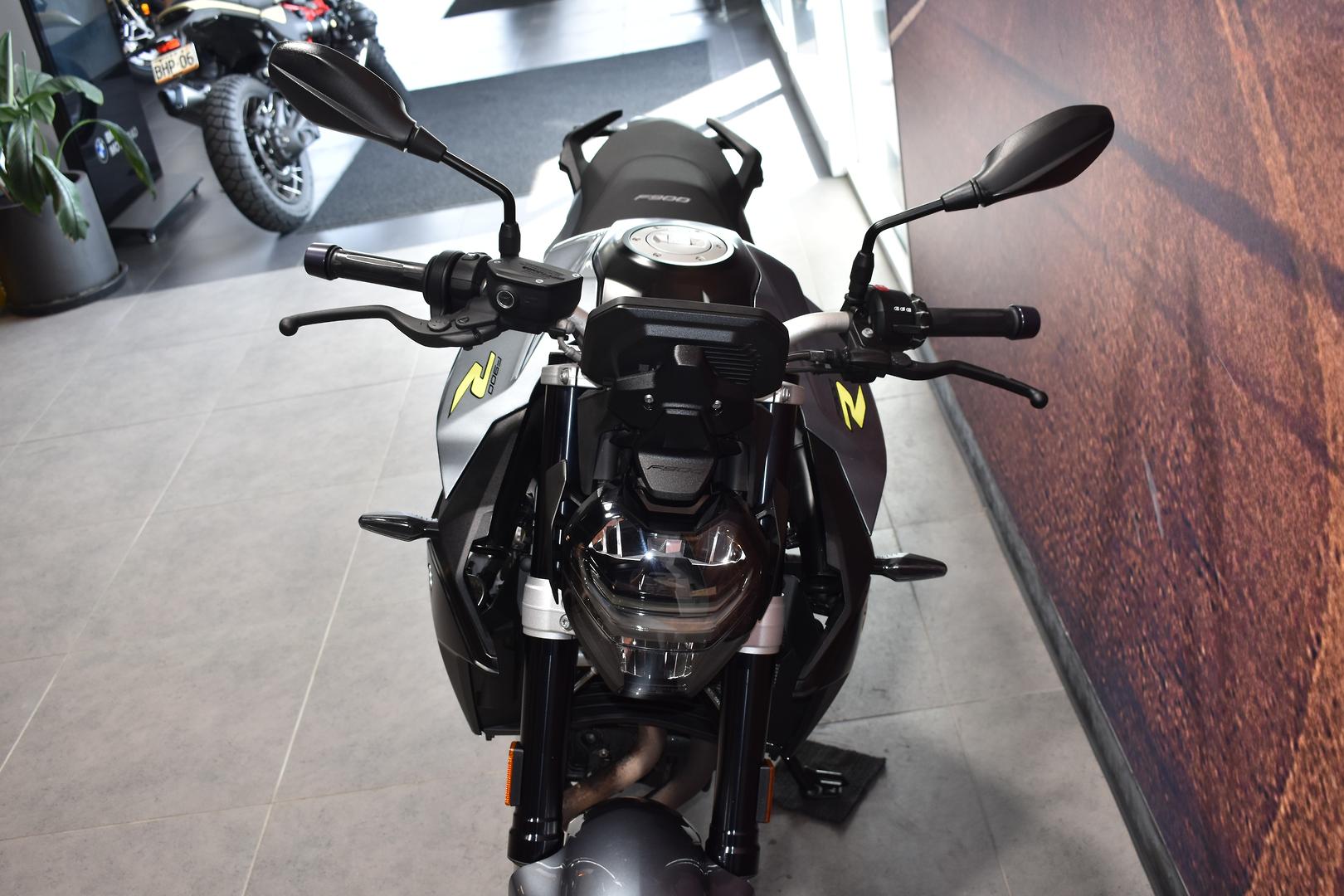 2022 BMW F 900 R ROAD