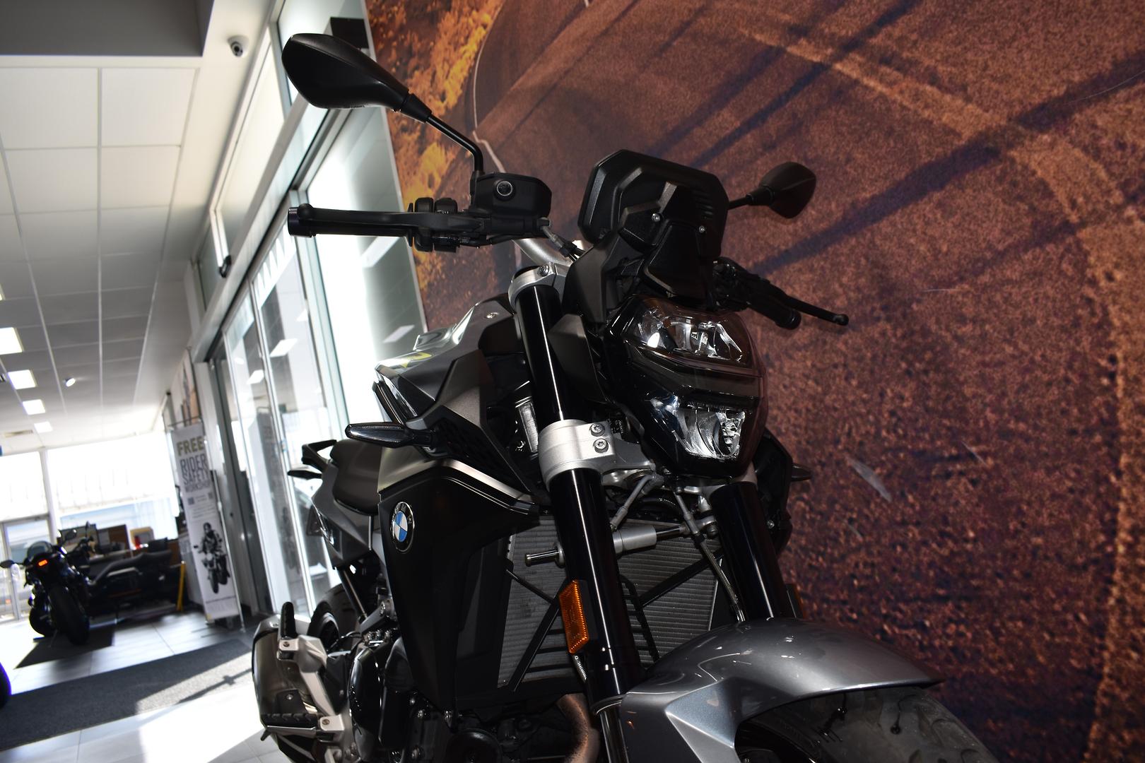 2022 BMW F 900 R ROAD