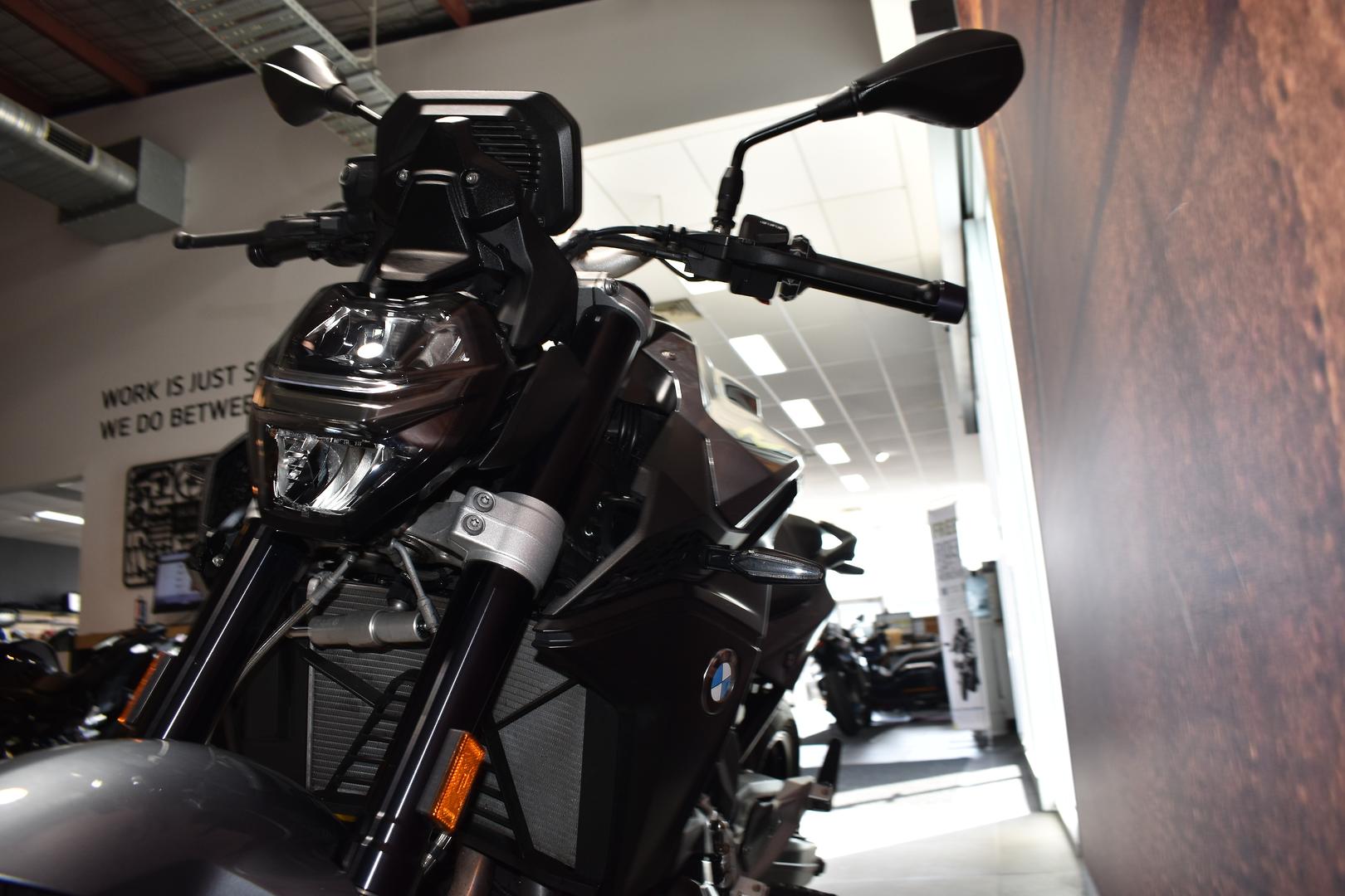 2022 BMW F 900 R ROAD