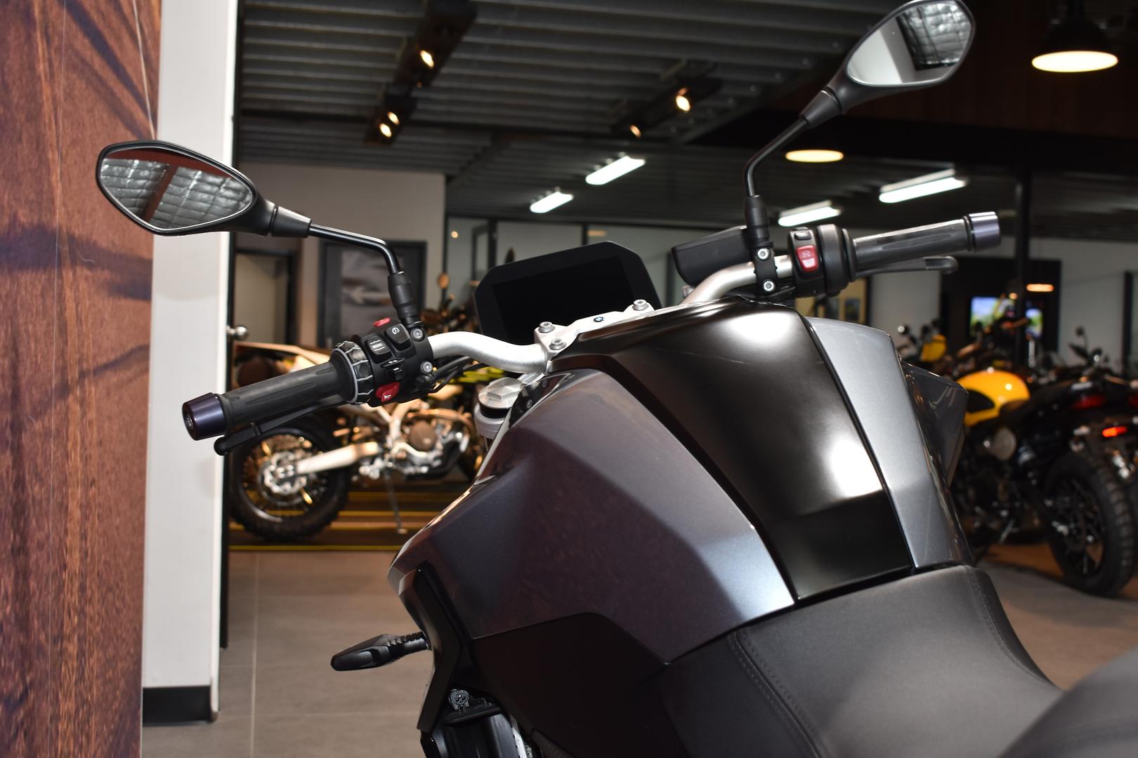 2022 BMW F 900 R ROAD