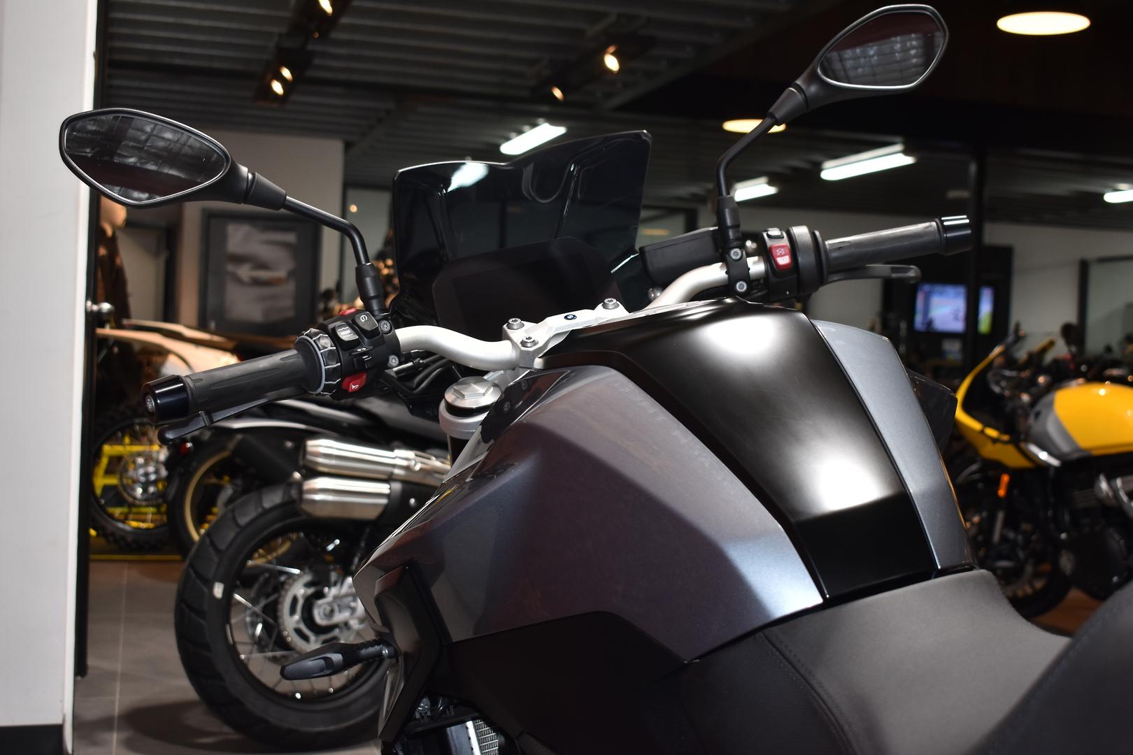 2023 BMW F 900 R ROAD