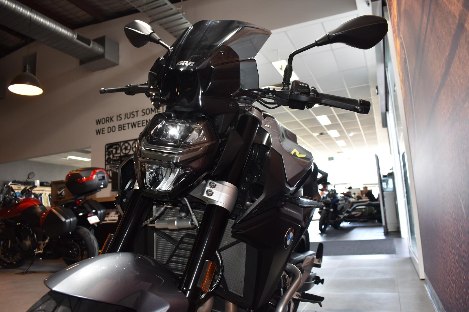 2023 BMW F 900 R ROAD