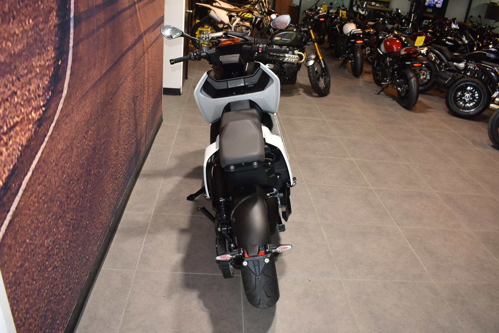2024 BMW CE 04 SCOOTER