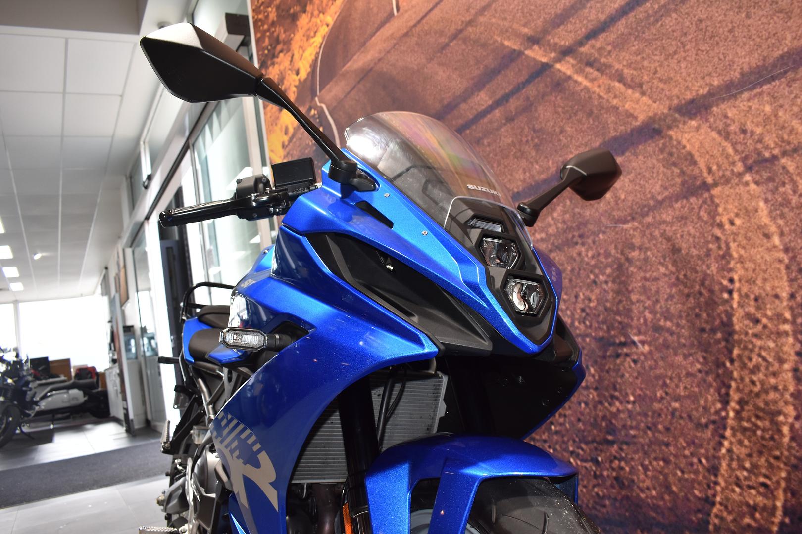 2025 SUZUKI GSX-8R ROAD