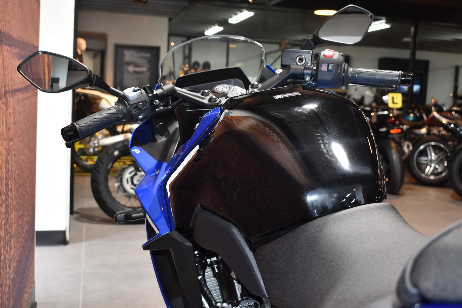 2025 SUZUKI GSX-8R ROAD