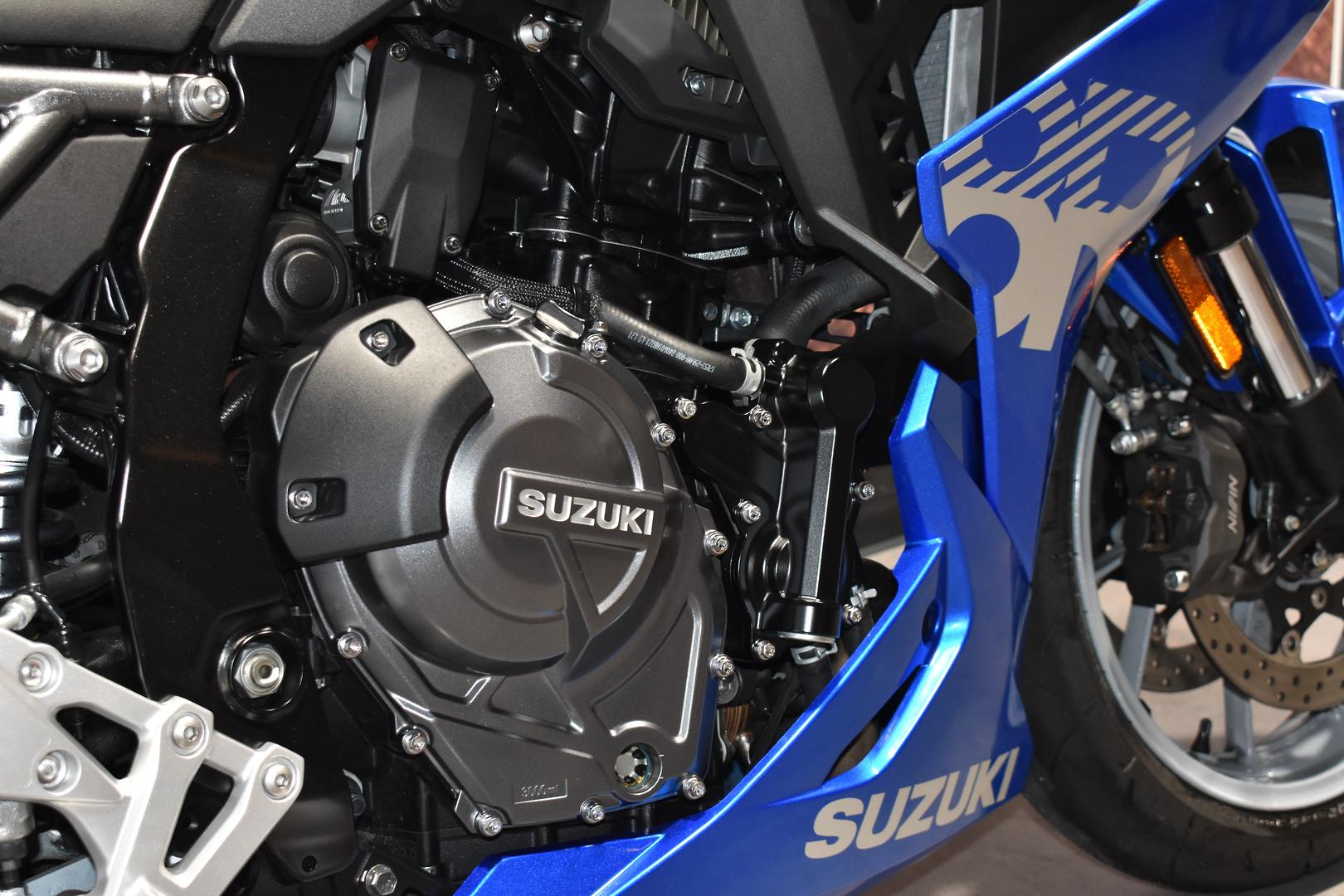 2025 SUZUKI GSX-8R ROAD