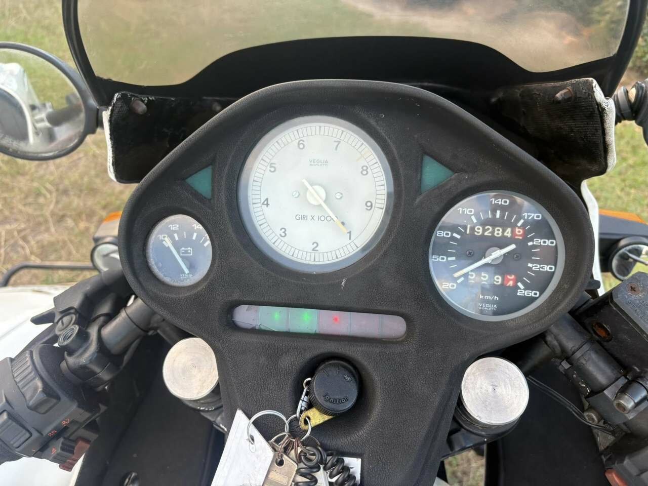 1988 MOTO GUZZI 1000 LE MANS SPORTS OUTFIT