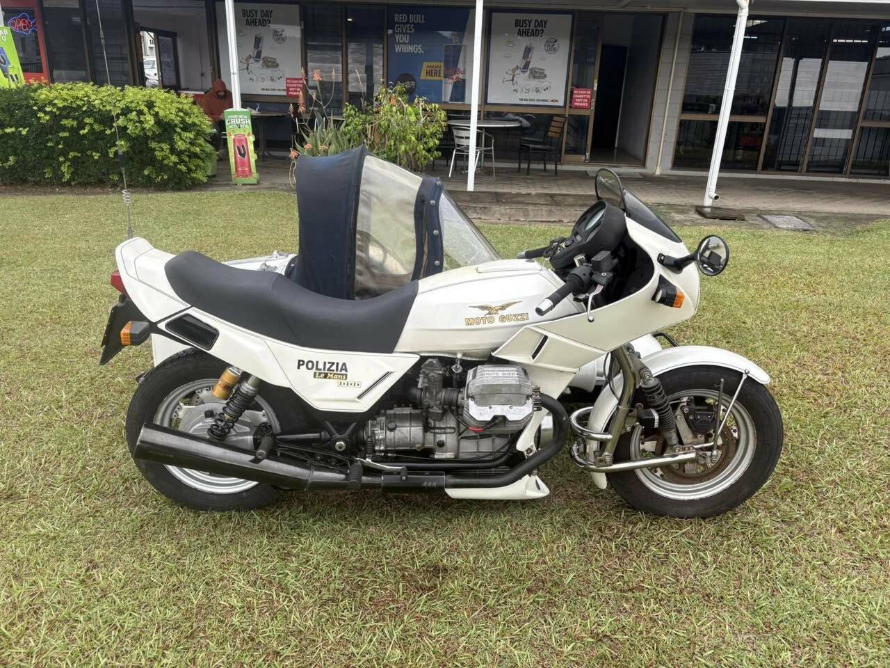 1988 MOTO GUZZI 1000 LE MANS SPORTS OUTFIT