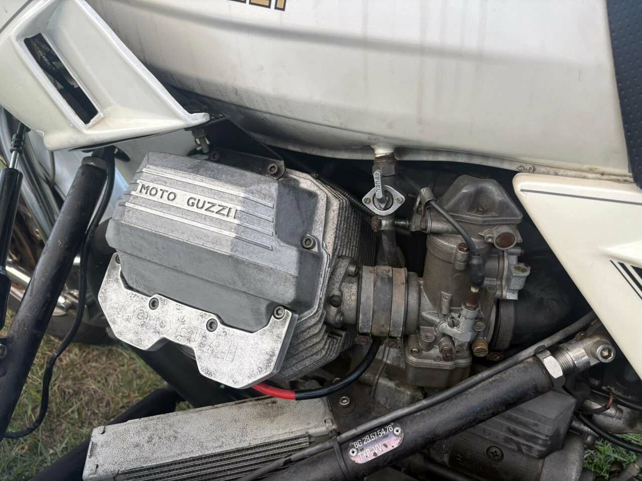 1988 MOTO GUZZI 1000 LE MANS SPORTS OUTFIT