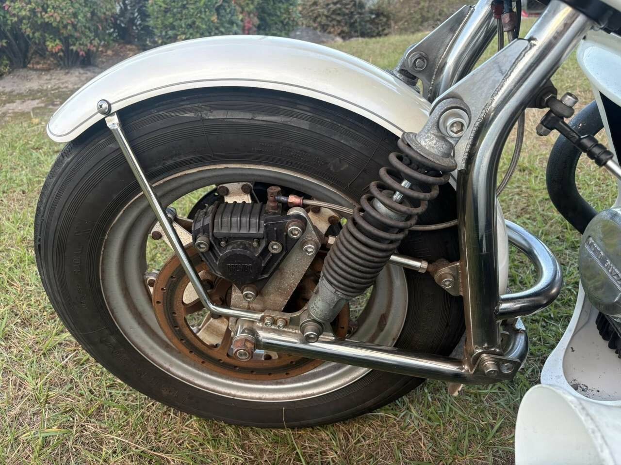 1988 MOTO GUZZI 1000 LE MANS SPORTS OUTFIT